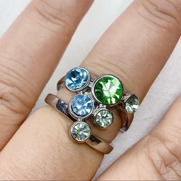 ❤️Seller’s Pick❤️ Sparkling Green Blue Rhinestones Ring - Picture 3 of 9